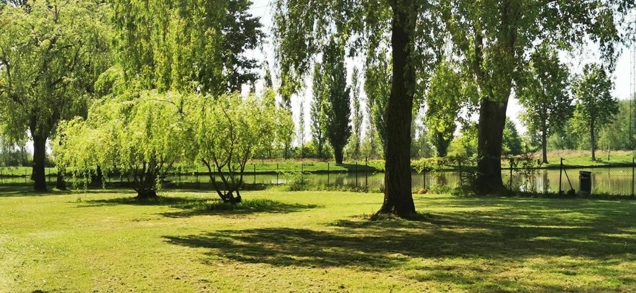 L'Oasis Des Dombes Hotel Amberieux-en-Dombes Ngoại thất bức ảnh